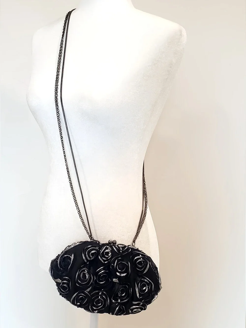 Betsy Johnson Black Mesh Metallic Rosettes Kiss Clasp Evening Convertible Bag